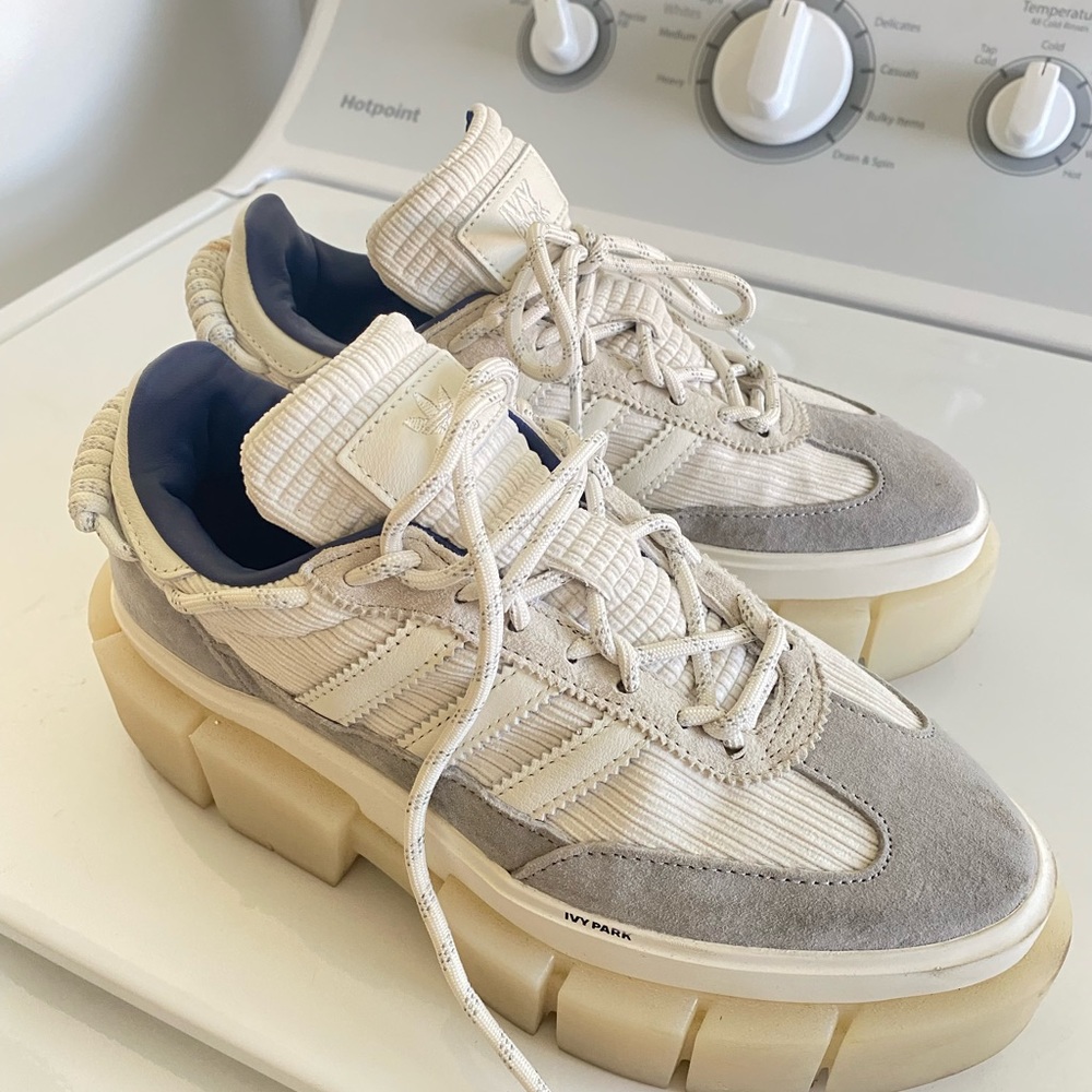 adidas
x Ivy Park Super Sleek Chunky "Hall of Ivy" sneakers